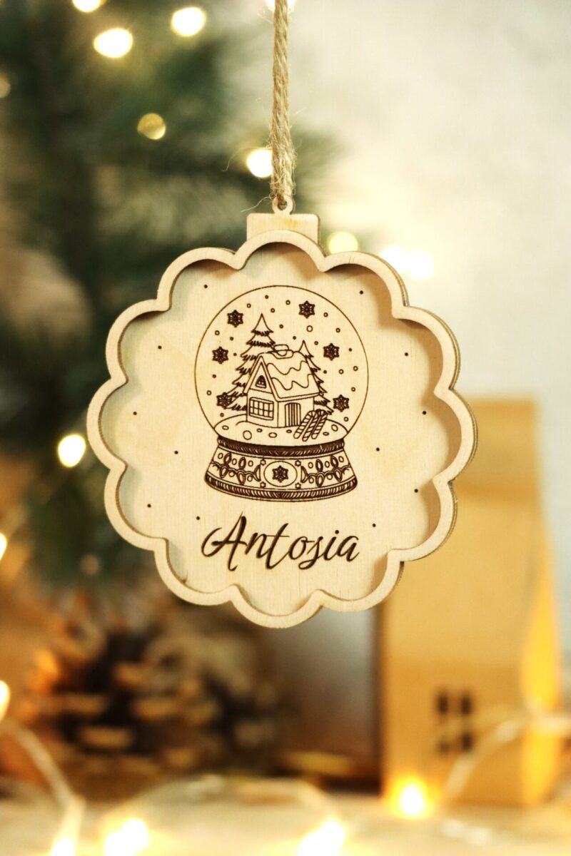 Bombka grawerowana z kulą śnieżną