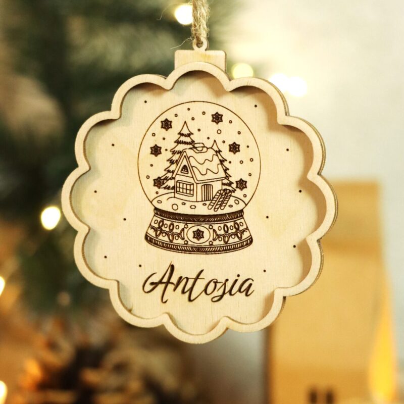 Bombka grawerowana z kulą śnieżną