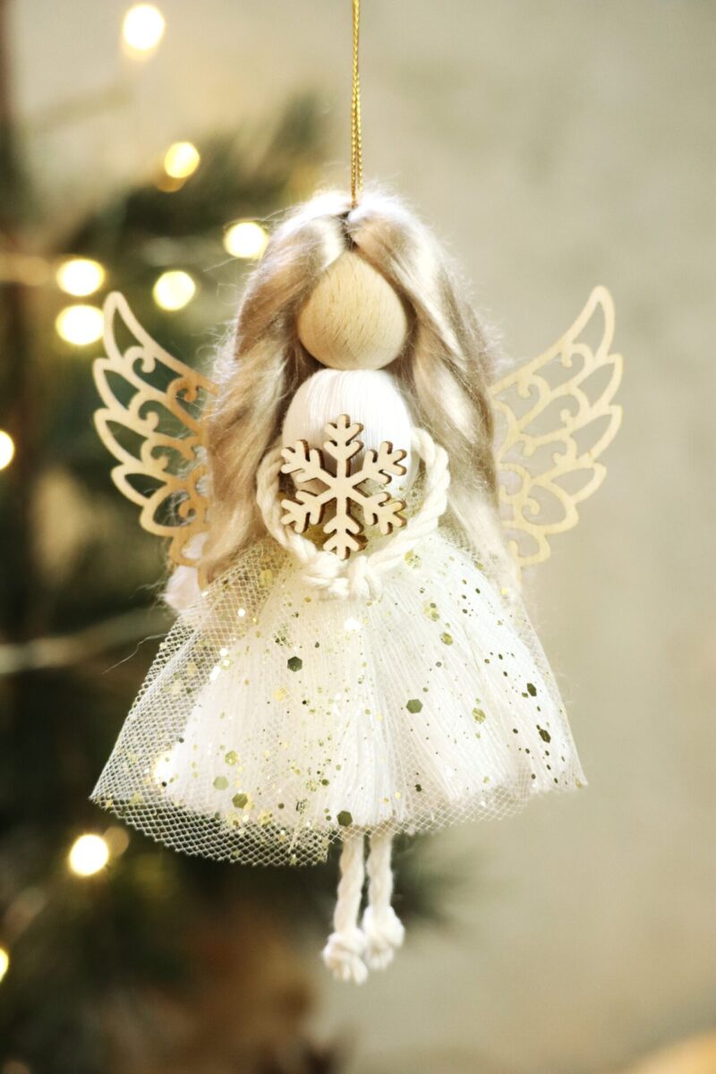 Świąteczny aniołek z makramy na choinkę