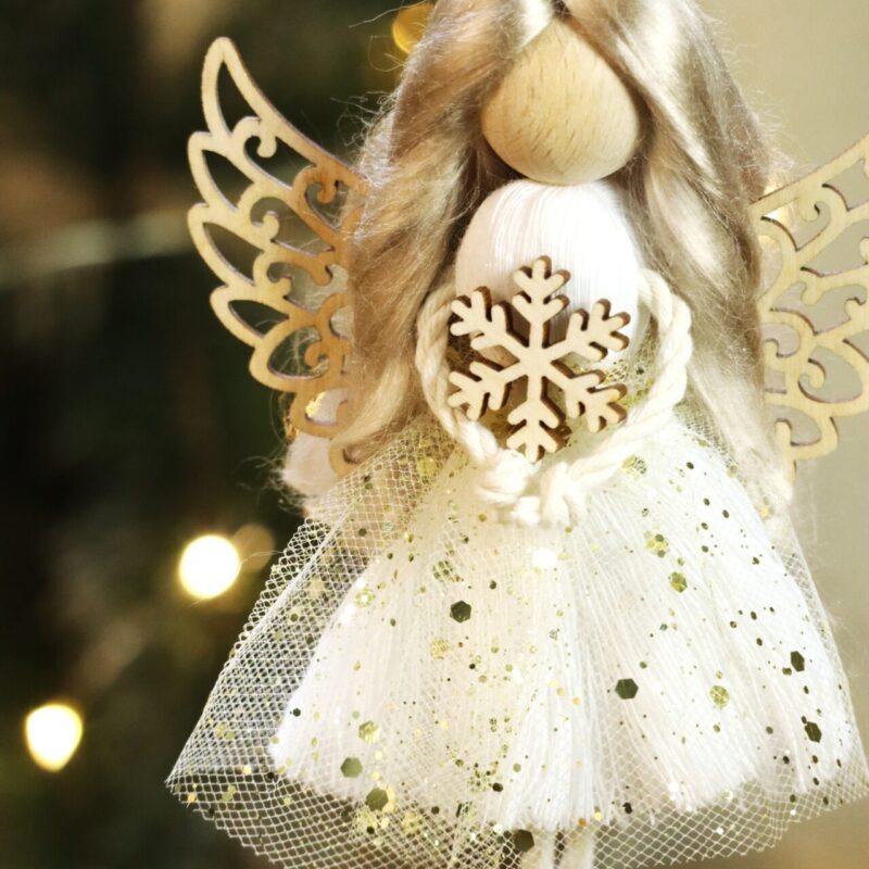 Świąteczny aniołek z makramy na choinkę