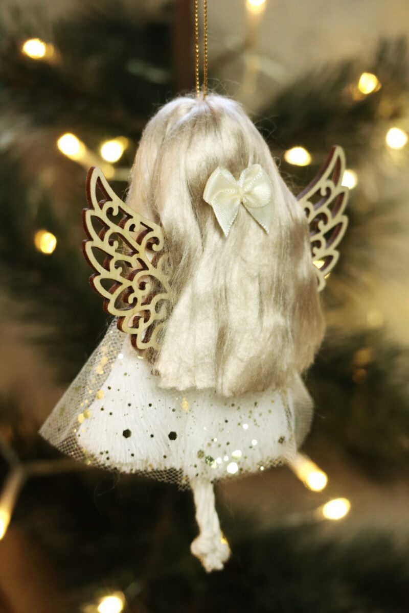 Świąteczny aniołek z makramy na choinkę