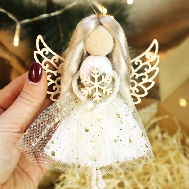 Świąteczny aniołek z makramy na choinkę