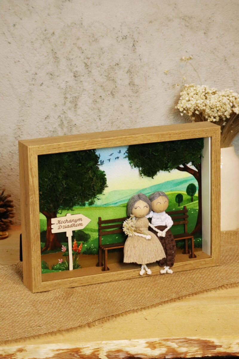 Ramka z makramowymi laleczkami dla Babci i Dziadka