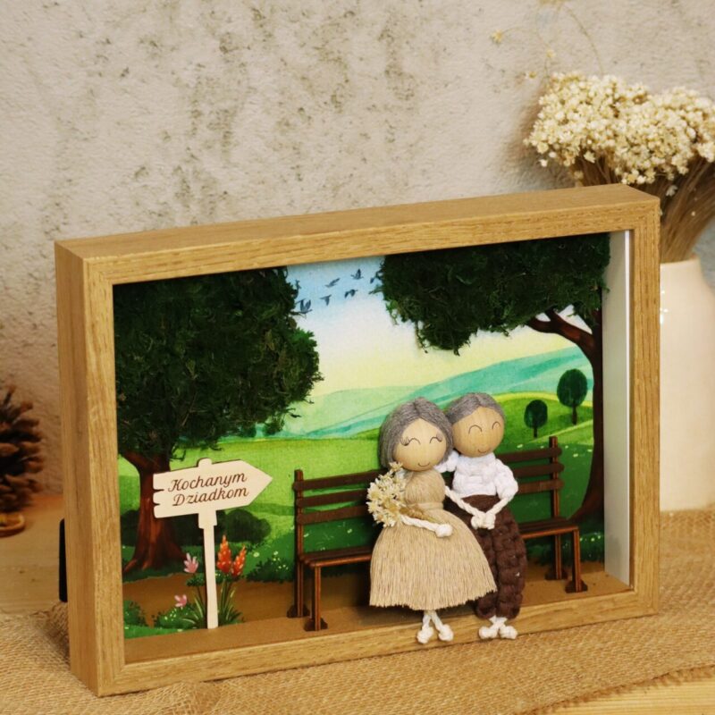Ramka z makramowymi laleczkami dla Babci i Dziadka
