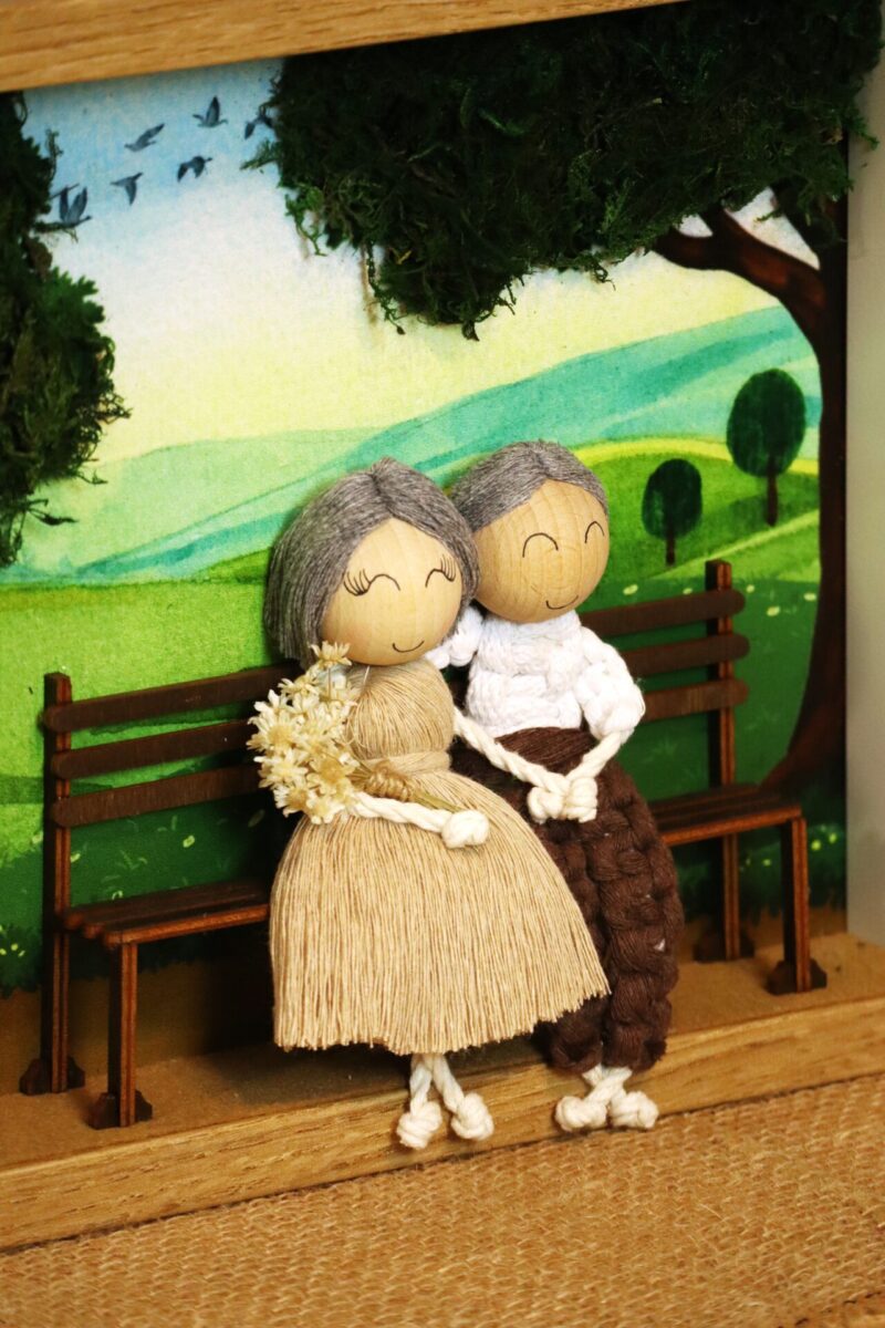 Ramka z makramowymi laleczkami dla Babci i Dziadka