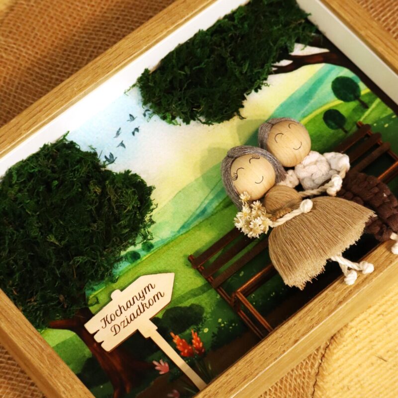 Ramka z makramowymi laleczkami dla Babci i Dziadka