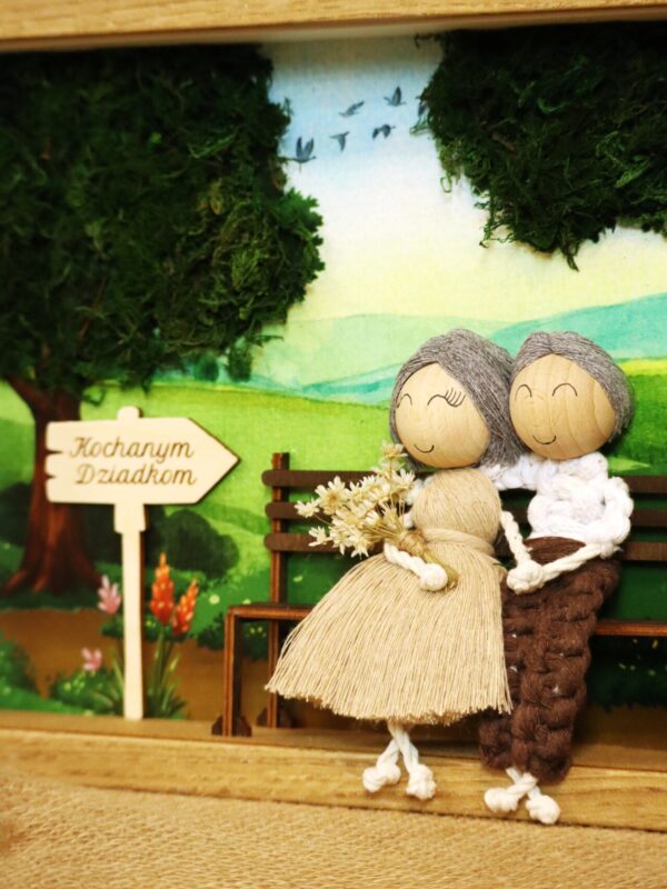 Ramka z makramowymi laleczkami dla Babci i Dziadka