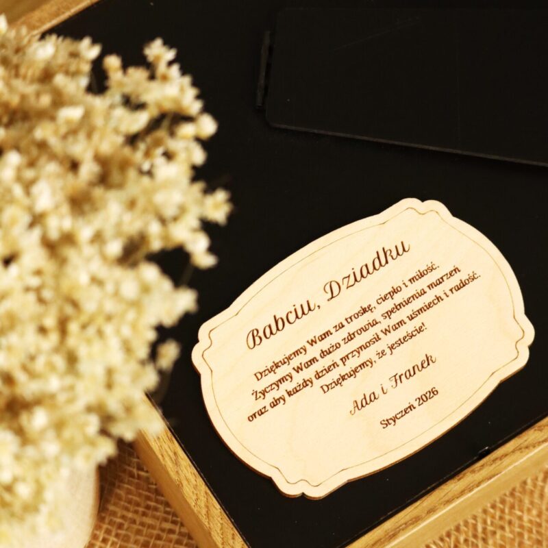 Ramka z makramowymi laleczkami dla Babci i Dziadka