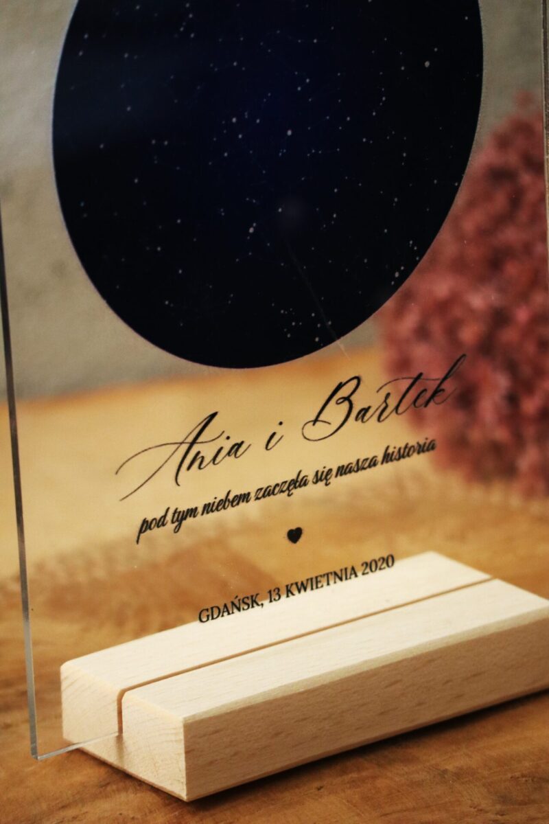 Statuetka z mapą gwiazd