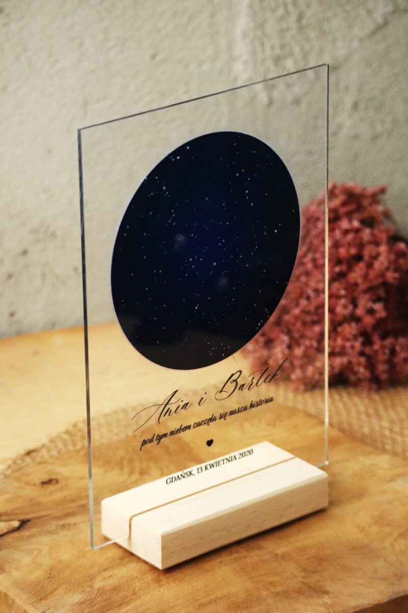 Statuetka z mapą gwiazd