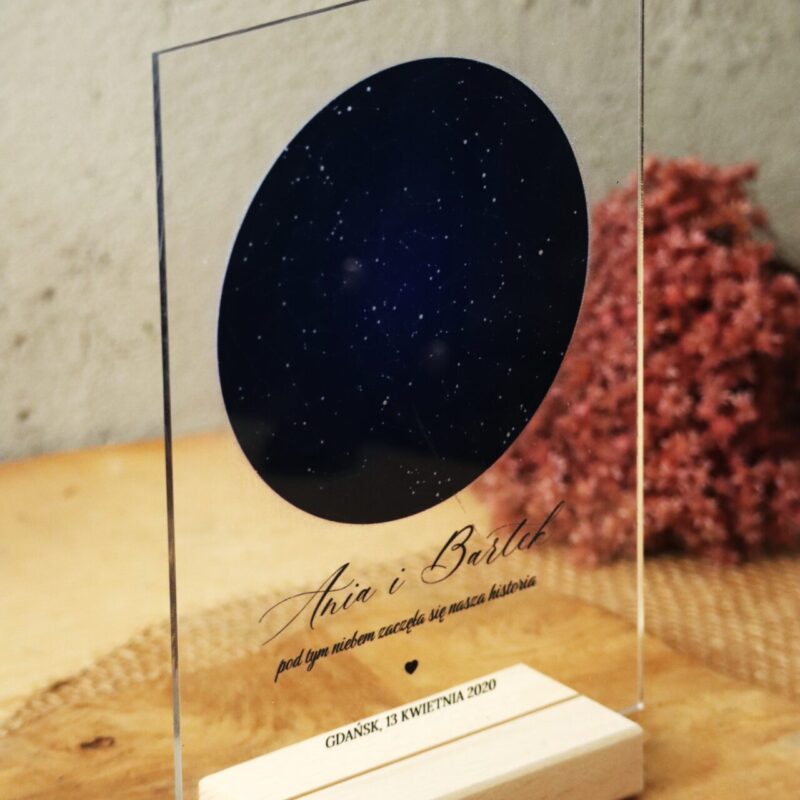 Statuetka z mapą gwiazd