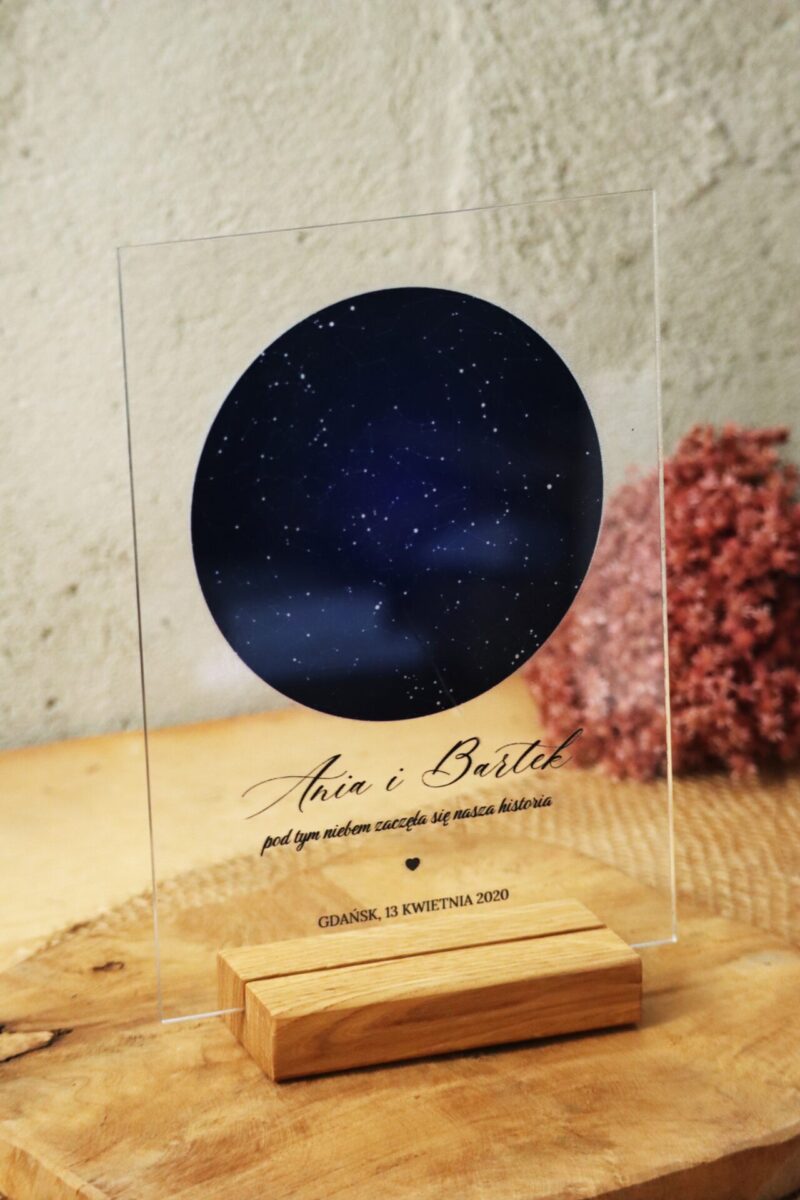 Statuetka z mapą gwiazd