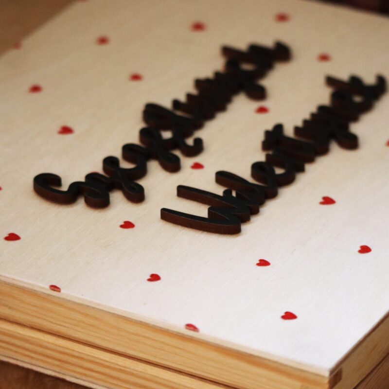 Walentynkowe pudełko na czekoladki Merci