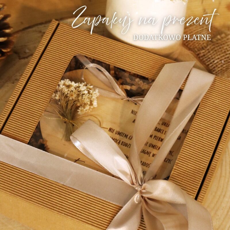 Drewniane serce z życzeniami i bukiecikiem dla Dziadków