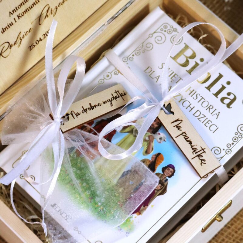 Biblia na pamiątkę I Komunii w białym pudełku