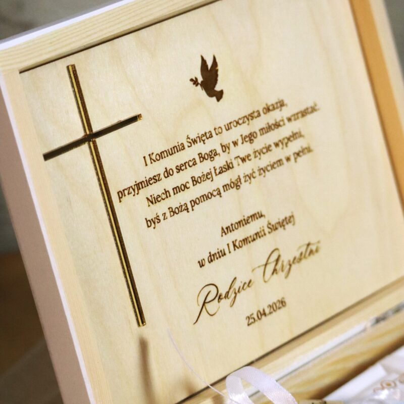 Biblia na pamiątkę I Komunii w białym pudełku