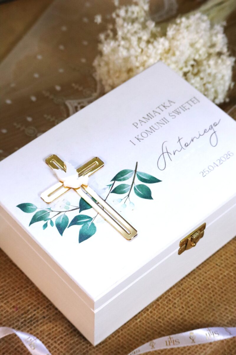 Biblia na pamiątkę I Komunii w białym pudełku