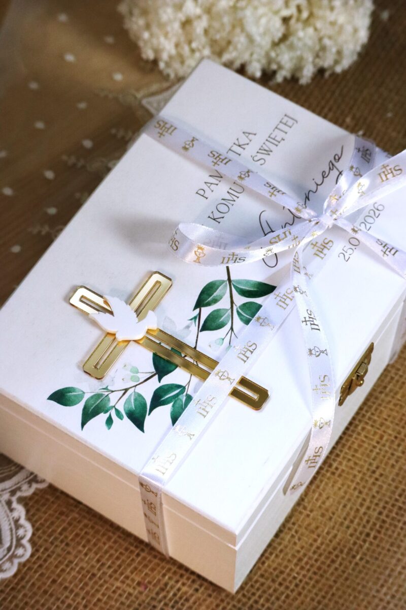 Biblia na pamiątkę I Komunii w białym pudełku