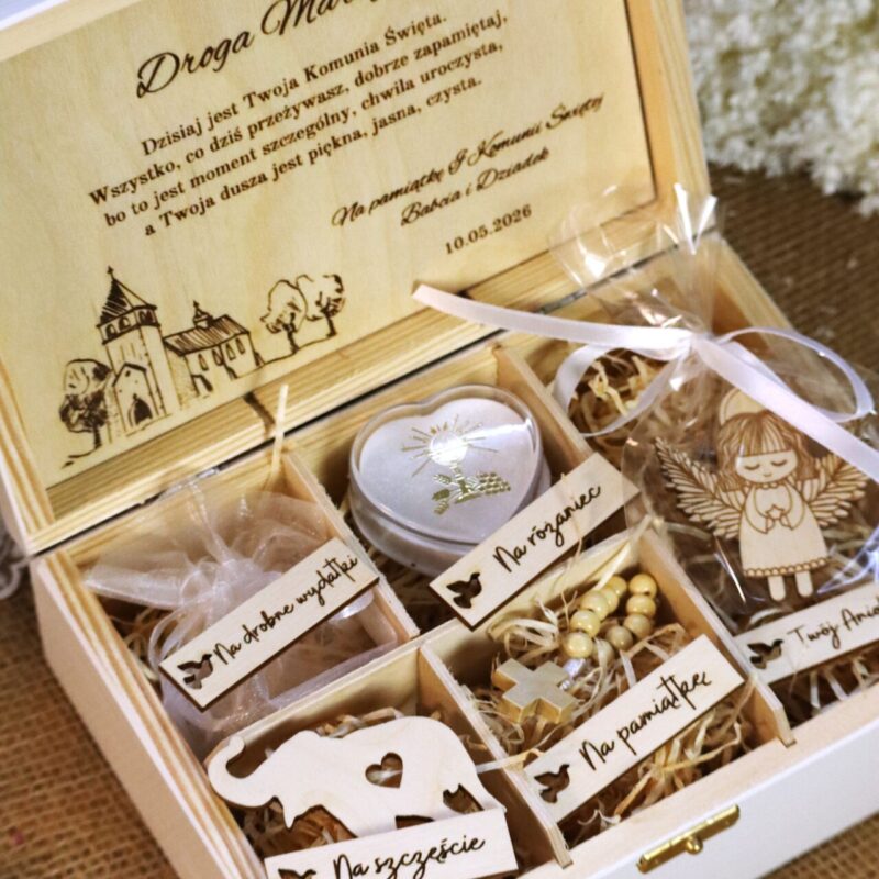 Biała szkatułka na I Komunię z przegródkami