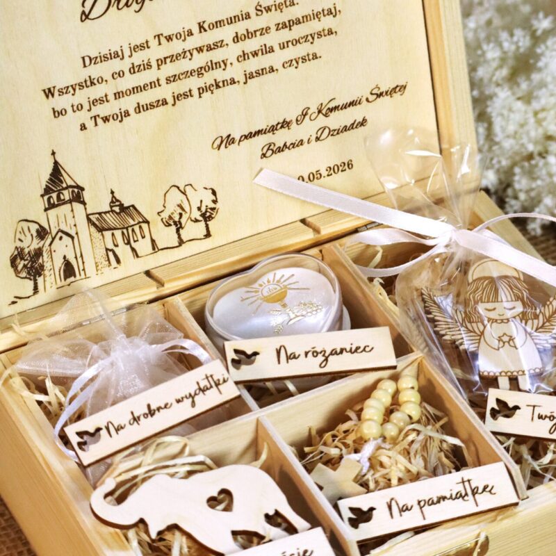 Grawerowana szkatułka na I Komunię z przegródkami