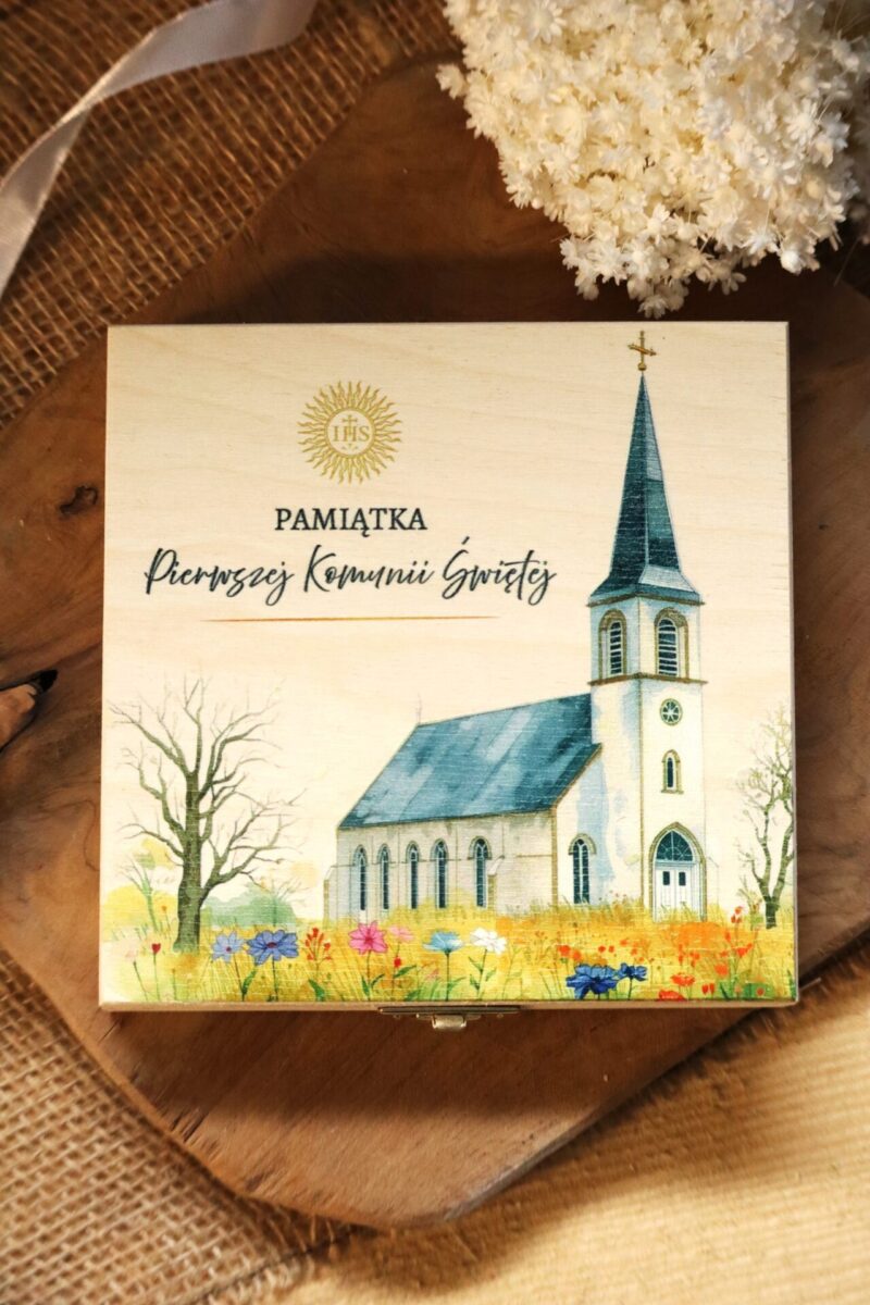 Pudełeczko na I Komunię z modlitewnikiem