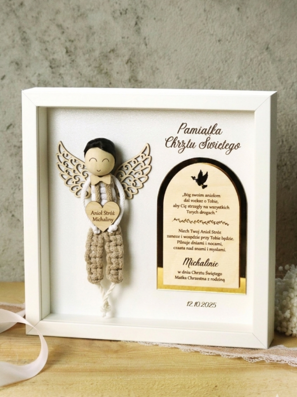 Gemini_Generated_Image_ek3gkwek3gkwek3g Anioł z makramy w ramce z okazji Chrztu Świętego I Komunii Chłopiec