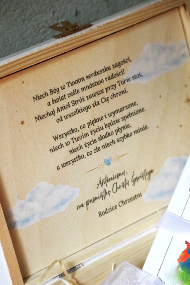 Biblia w białym pudełku na Chrzest Święty chłopca
