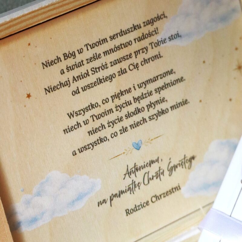 Biblia w białym pudełku na Chrzest Święty chłopca