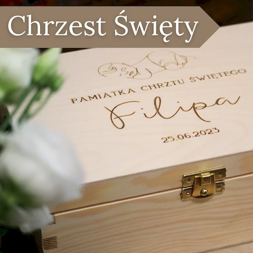 Personalizowane drewniane pudełko pamiątkowe na Chrzest Święty