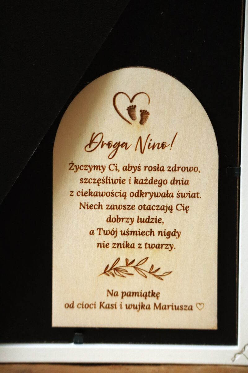 Anioł z makramy w ramce z metryczką z okazji narodzin Chrztu roczku Dziewczynka